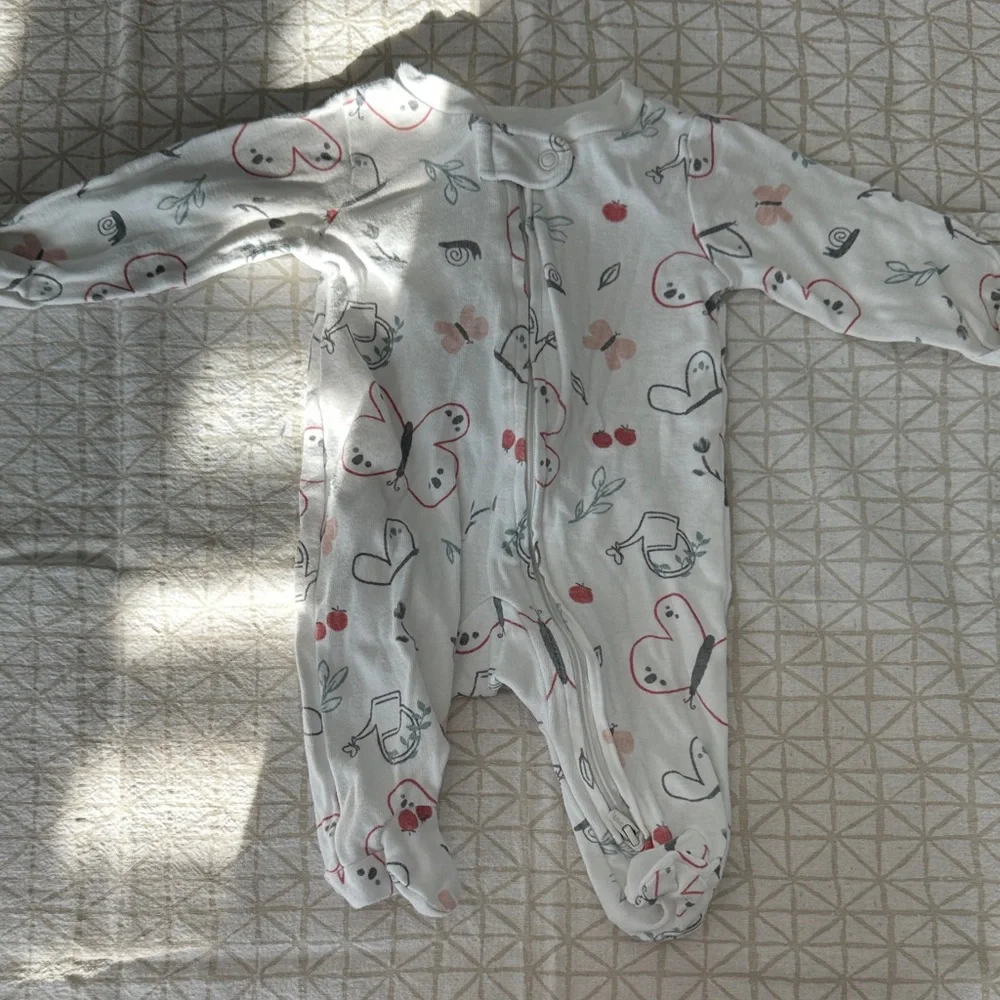 Lot of 7 Newborn One Pieces - Picture 10 of 15